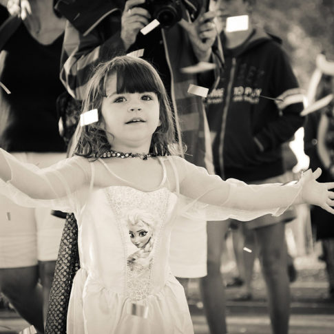 enfants mariage confetti