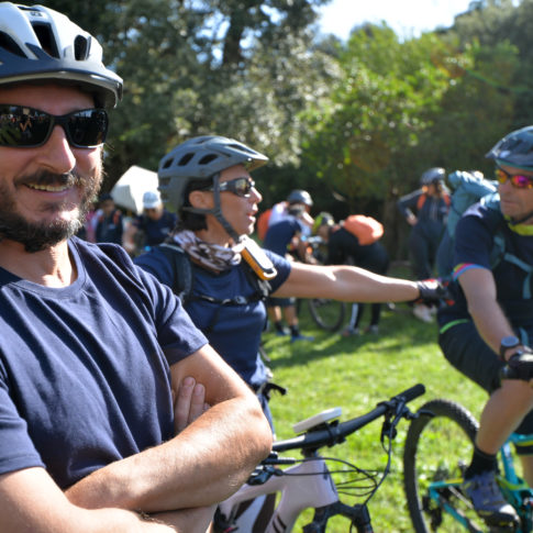 Teambuilding activité sportive en nature avec groupe vélo