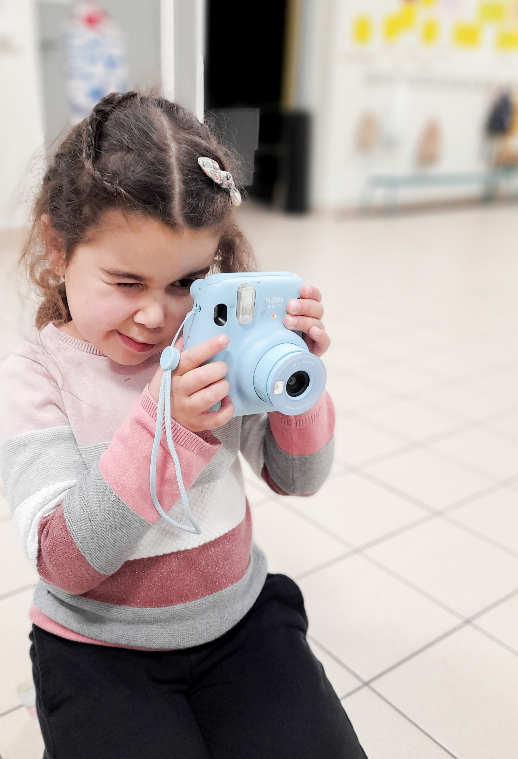 Séance travail photographe Intervenant avec des enfants en maternelle dans le cadre du projet égalité hommes-femmes à Carcassonne.